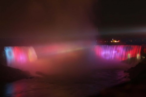 Niagarafallen på kvällen